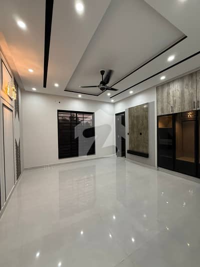1 KANAL HOUSE FOR RENT ON MAIN ROAD
