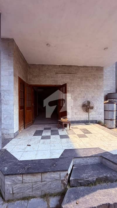 ورسک روڈ پشاور میں 6 کمروں کا 1 کنال مکان 3.8 کروڑ میں برائے فروخت۔