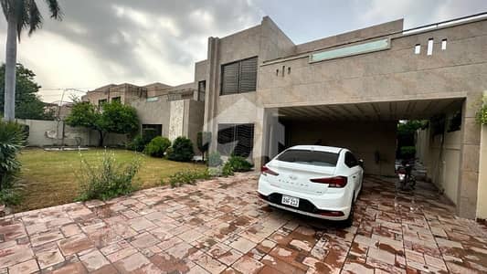 One Kanal Commercial House For Rent