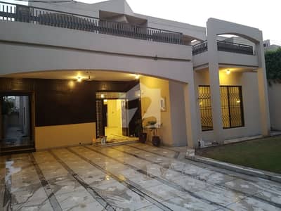 گلبرگ لاہور میں 1 کنال مکان 4.0 لاکھ میں کرایہ پر دستیاب ہے۔