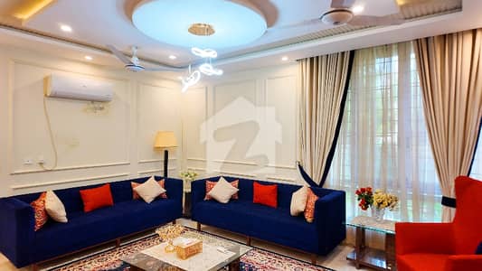 کیولری گراؤنڈ لاہور میں 6 کمروں کا 1 کنال مکان 9.75 کروڑ میں برائے فروخت۔