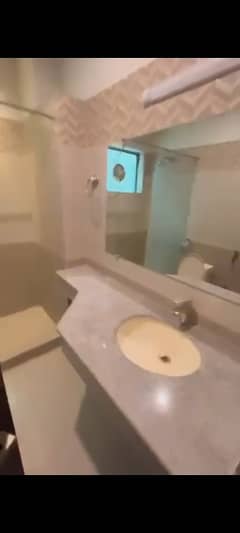 2600 Square Feet Flat For Sale