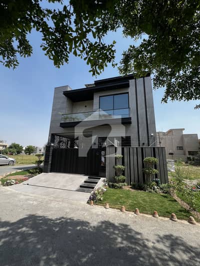 BRAND NEW 6.5 MARLA CORNER FACING PARK MODERN STYLE FULLY FURNISHED HOUSE FOR SALE IN DHA PHASE 9 TOWN