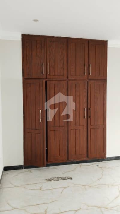 E 11 Upper Vip 1 Kanal 3 Bed 3 Bath Drawing Dinning Tv Lounge Kitchen Sep Meter Gas Electric Available