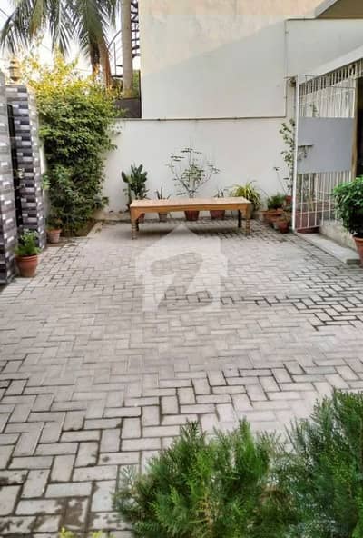 400 Sqyd Ground+One Office For Rent Ideal For School / Coaching Center | Gulshan Block 4 400 Sqyd Ground+One Office For Rent Ideal For School / Coaching Center | Gulshan Block 4