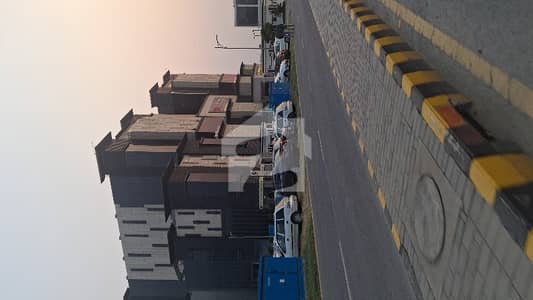 ڈی ایچ اے فیز 8 - کمرشل براڈوے ڈی ایچ اے فیز 8,ڈیفنس (ڈی ایچ اے),لاہور میں 8 مرلہ Studio عمارت 10.0 لاکھ میں کرایہ پر دستیاب ہے۔