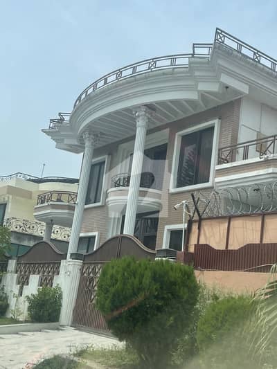 F-11/4 500 Yards 5 Bedroom House Available For Sale
