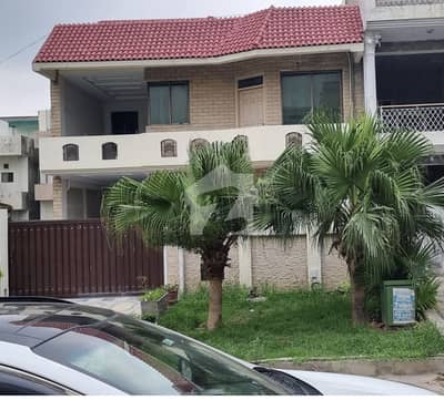 F-11 30*70 4 Bedroom Proper 2 Unit House Available