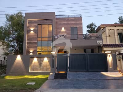 ڈی ایچ اے فیز 6 - بلاک ڈی فیز 6,ڈیفنس (ڈی ایچ اے),لاہور میں 4 کمروں کا 10 مرلہ مکان 1.9 لاکھ میں کرایہ پر دستیاب ہے۔