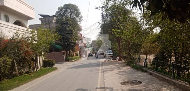 10 Marla Old House Is Available For Sale In Kashmir Block Allama Iqbal Town Lahore
