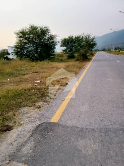 MAIN DOUBLE ROAD PLOT AT REASONABLE PRICE
