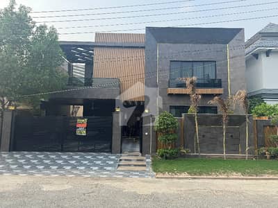 پی سی ایس آئی آر ہاؤسنگ سکیم فیز 2 پی سی ایس آئی آر ہاؤسنگ سکیم,لاہور میں 5 کمروں کا 1 کنال مکان 9.5 کروڑ میں برائے فروخت۔