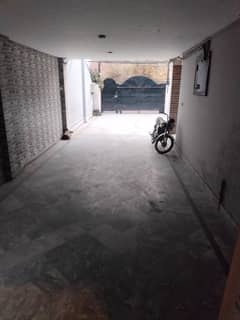 نیو مسلم ٹاؤن - بلاک ڈی نیو مسلم ٹاؤن,لاہور میں 8 کمروں کا 1 کنال مکان 5.5 لاکھ میں کرایہ پر دستیاب ہے۔