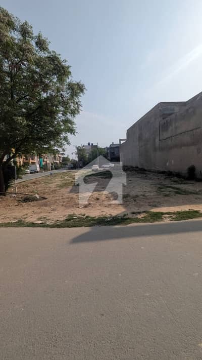 ویلینشیاء ہاؤسنگ سوسائٹی لاہور میں 1 کنال رہائشی پلاٹ 3.5 کروڑ میں برائے فروخت۔