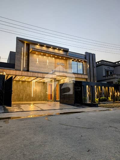 این ایف سی 1 لاہور میں 6 کمروں کا 1 کنال مکان 6.2 کروڑ میں برائے فروخت۔