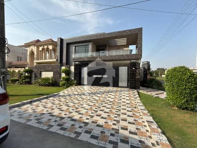 ویلینشیاء ہاؤسنگ سوسائٹی لاہور میں 6 کمروں کا 1 کنال مکان 10.0 کروڑ میں برائے فروخت۔
