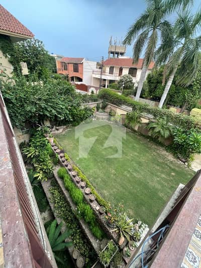 ویلینشیاء ۔ بلاک ڈی ویلینشیاء ہاؤسنگ سوسائٹی,لاہور میں 5 کمروں کا 2 کنال مکان 13.75 کروڑ میں برائے فروخت۔