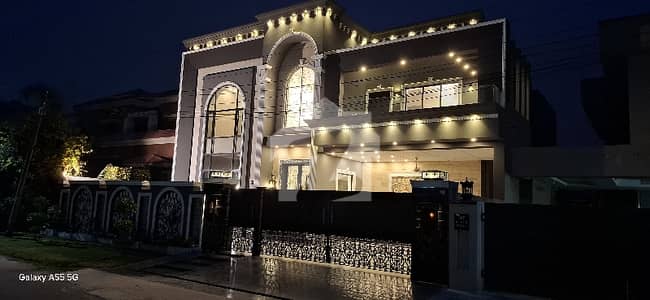 ویلینشیاء ہاؤسنگ سوسائٹی لاہور میں 5 کمروں کا 1 کنال مکان 7.7 کروڑ میں برائے فروخت۔