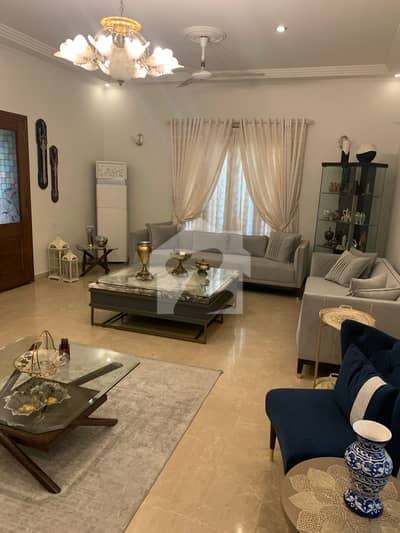 6 BEDROOMS 600 YARDS BUNGALOW IN IMMACULATE CONDITION