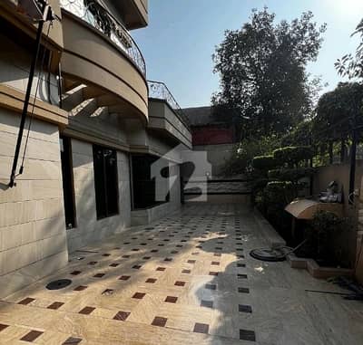 ڈی ایچ اے فیز 3 - بلاک زیڈ فیز 3,ڈیفنس (ڈی ایچ اے),لاہور میں 5 کمروں کا 1 کنال مکان 8.5 کروڑ میں برائے فروخت۔