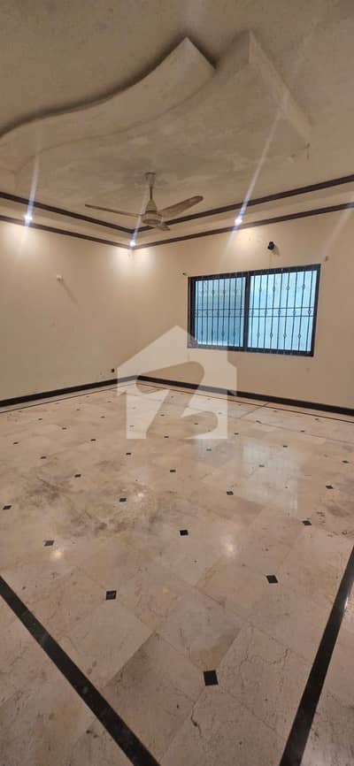 5 BEDROOMS 500 YARDS BUNGALOW FOR RENT IN PHASE 5 DHA