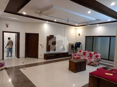 1 Kanal Outstanding Lower Portion In VALENCIA SOCIETY FOR RENT
