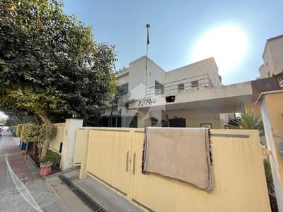 بحریہ ٹاؤن ۔ سفاری ولاز 3 بحریہ ٹاؤن راولپنڈی,راولپنڈی میں 3 کمروں کا 12 مرلہ مکان 4.75 کروڑ میں برائے فروخت۔
