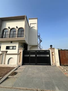 Luxury 1 Kanal Upper Portion in Izmir Town | Elegant Living