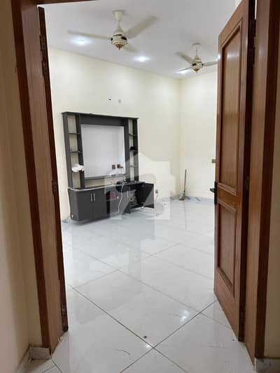 10 Marla Ground Floor Portion For Rent Good Looking