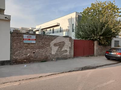 Park Facing 22 Marla Secure Location Plot Available For Sale In Heart Of Peshawar Cantt