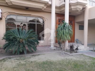 زمان پارک لاہور میں 3 کمروں کا 1 کنال مکان 4.0 لاکھ میں کرایہ پر دستیاب ہے۔