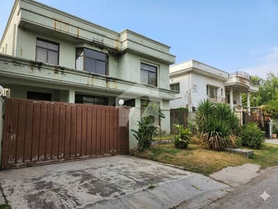 ایف ۔ 8 اسلام آباد میں 1 کنال مکان 31.0 کروڑ میں برائے فروخت۔