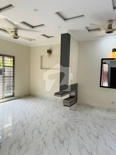 5 Marla Slightly Used Well Maintained House For Sale In Phase 5, DHA.