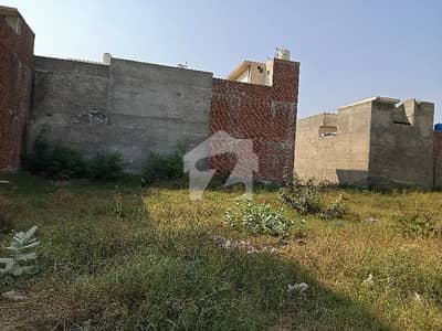 10 Marla Plot At Invester Rate In Shaheen Villas (Registry)
