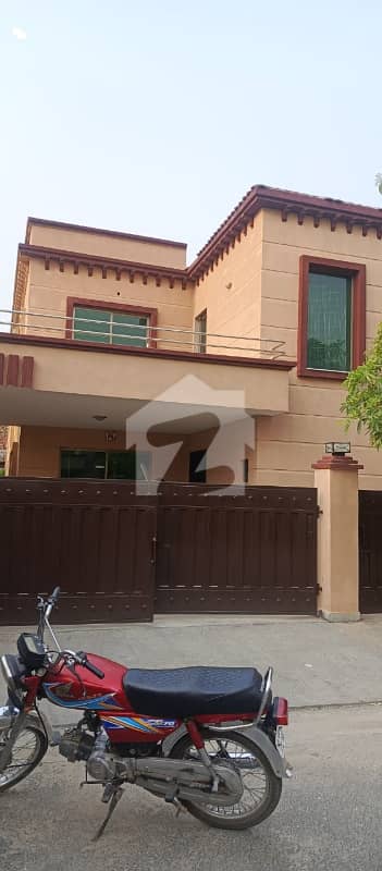 10 MARLA 3 BEDROOM HOUSE AVAILABLE FOR RENT 10 MARLA 3 BEDROOM HOUSE AVAILABLE FOR RENT