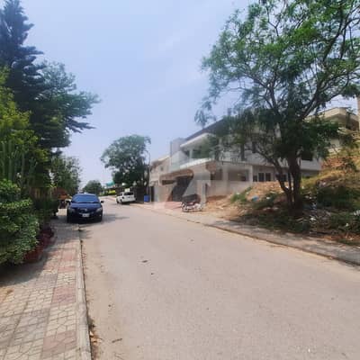 ڈی ایچ اے فیز 2 - سیکٹر اے ڈی ایچ اے ڈیفینس فیز 2,ڈی ایچ اے ڈیفینس,اسلام آباد میں 1 کنال رہائشی پلاٹ 4.85 کروڑ میں برائے فروخت۔