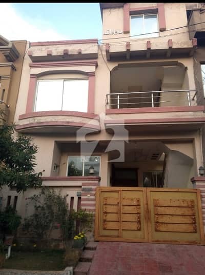 5.5 marlas double unit house with basement hall.