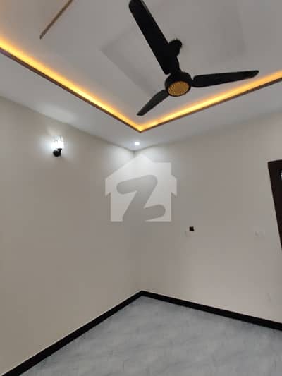 5 MARLA GOOD CONDITION Upper PORTION FOR RENT MULTIGARDEN B17 BLOCK C1