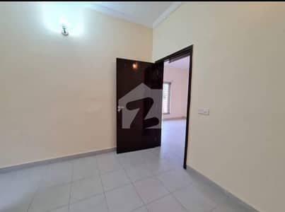 Gulshan-E-Iqbal Block 18 350 Sq Yard Double Storey Bungalow Bed With 2 Kitchen Best For 2 Families Joint Families