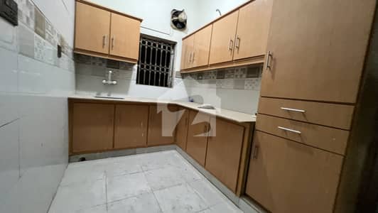 Available portion for rent in Gulshan e iqbal block 3