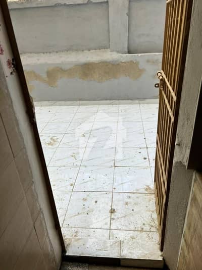 2 Bed Lounge Kitchen Parking 2 floor no lift Flat