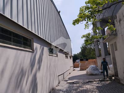 مادرملت روڈ لاہور میں 2 کمروں کا 3 کنال گودام 9.75 لاکھ میں کرایہ پر دستیاب ہے۔