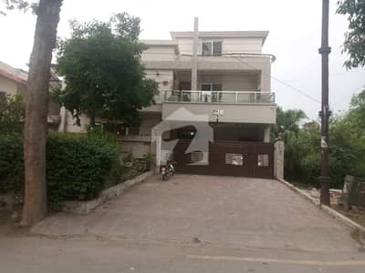 I-8 Beautiful Near Kachnar Park Full House For Rent.