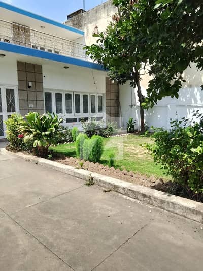 ایف ۔ 6 اسلام آباد میں 3 کمروں کا 14 مرلہ مکان 3.7 لاکھ میں کرایہ پر دستیاب ہے۔