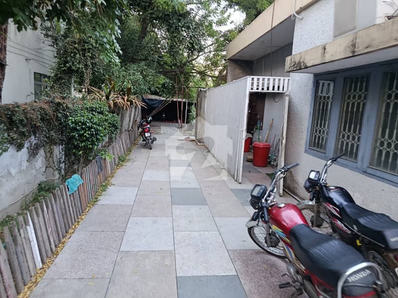 10 Marla for Silent office in gulberg Canal road 10 Marla for Silent office in gulberg Canal road