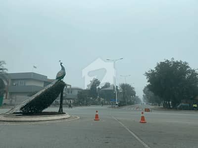 بحریہ ٹاؤن - میڈوز ولاز بحریہ ٹاؤن سیکٹر B,بحریہ ٹاؤن,لاہور میں 1 کنال رہائشی پلاٹ 6.1 کروڑ میں برائے فروخت۔