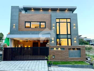 10 Marla Designer House Available For Sale