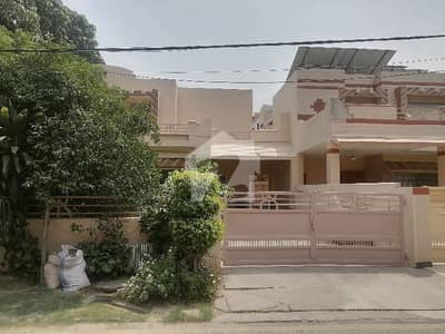 ایڈن ایونیو ایکسٹینشن لاہور میں 4 کمروں کا 10 مرلہ مکان 1.35 لاکھ میں کرایہ پر دستیاب ہے۔