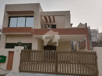 ڈیوائن گارڈنز لاہور میں 4 کمروں کا 10 مرلہ مکان 3.75 کروڑ میں برائے فروخت۔