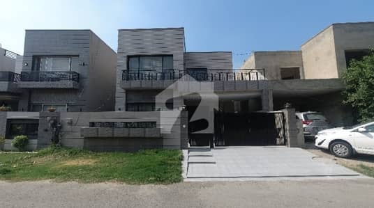 ڈیوائن گارڈنز ۔ بلاک بی ڈیوائن گارڈنز,لاہور میں 4 کمروں کا 10 مرلہ مکان 4.4 کروڑ میں برائے فروخت۔